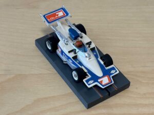 Faller/Aurora AFX G+Plus Lola T-330 weiss/blau