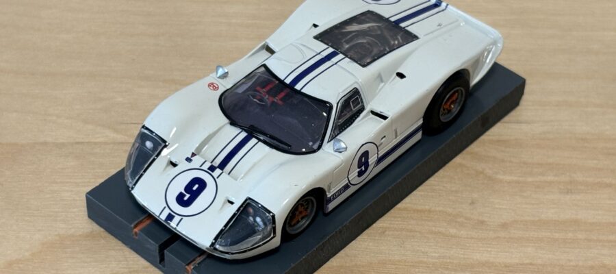 AFX Racing #22078 Ford GT40 Mk IV #9 weiss