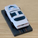 Pontiac Firebird weiss mit Bulldog-Chassis