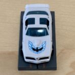Pontiac Firebird weiss mit Bulldog-Chassis