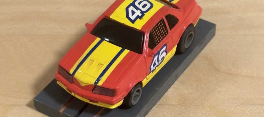 LifeLike/Rokar Stock Car rot/gelb #46 mit Licht