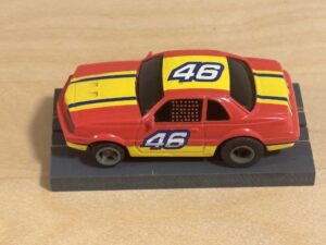 LifeLike/Rokar Stock Car rot/gelb #46 mit Licht