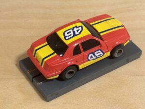 LifeLike/Rokar Stock Car rot/gelb #46 mit Licht